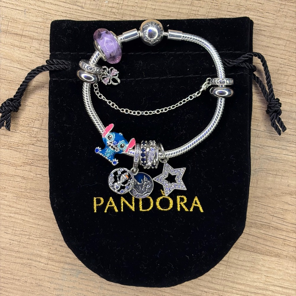 Original Pandora bracelet with its bag plus set of charms. Silver 925ALE.